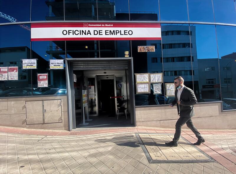 Comercial, atención al cliente y turismo, sectores donde más se concentra el empleo que no requiere experiencia