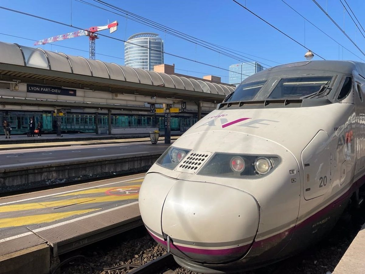 El BEI presta 225 millones de euros a Renfe para modernizar su flota de trenes AVE y de mercancías