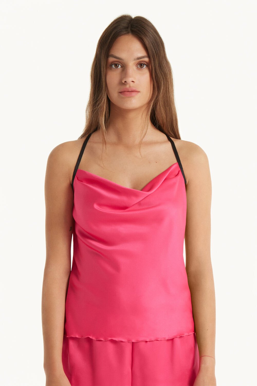 La camiseta de tirantes de 10 euros de Tezenis que es ideal para estar en casa mona y cómoda