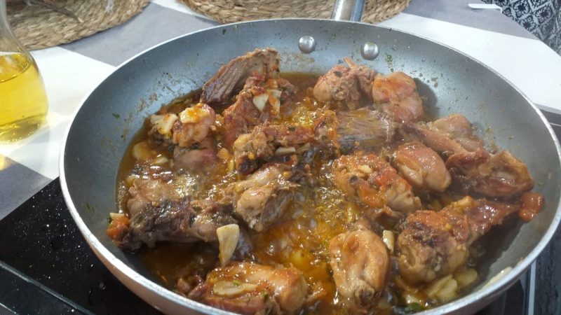 Ingredientes del conejo al ajillo para 4 personas