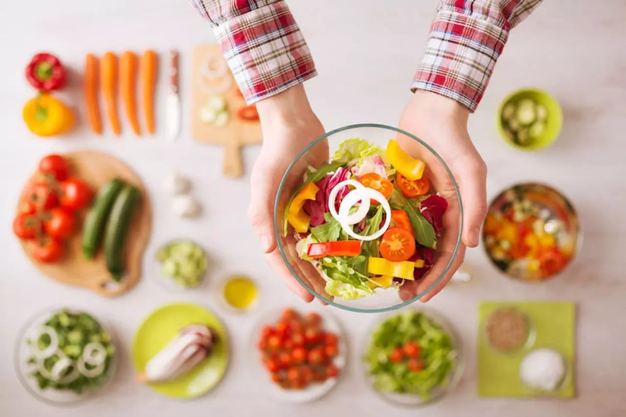 Comer alimentos saludables para controlar los niveles de azúcar en la sangre