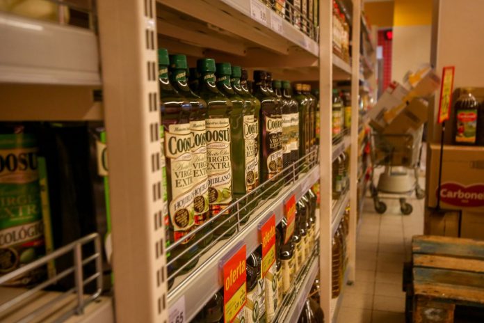 Sección aceite en supermercado español