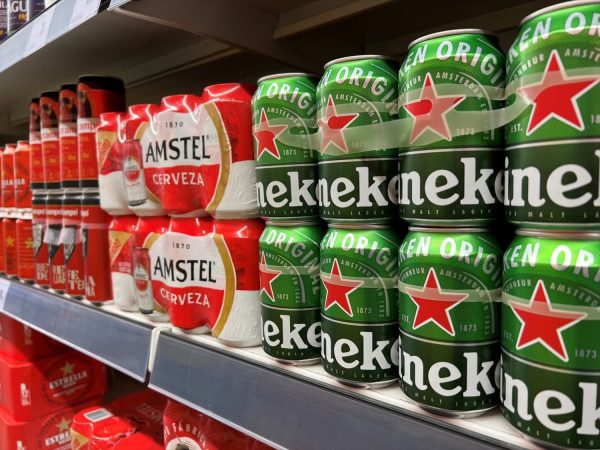 EuropaPress 4185883 latas heineken amstel lineales supermercados Merca2.es