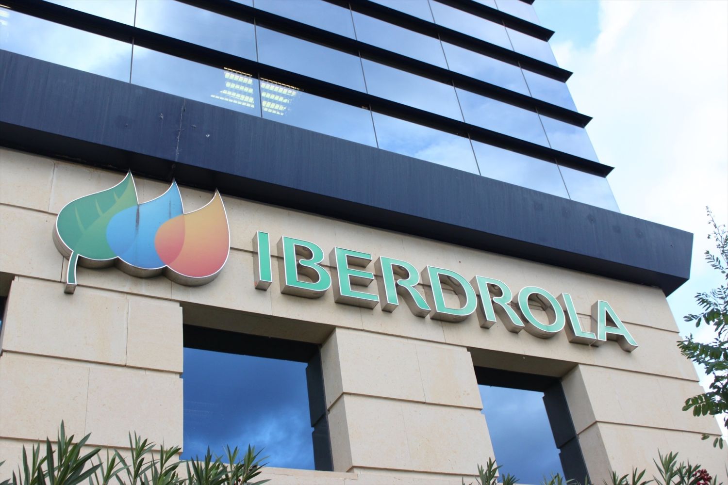 Iberdrola fortalece su financiación y reduce sus vencimientos de deuda de 2023