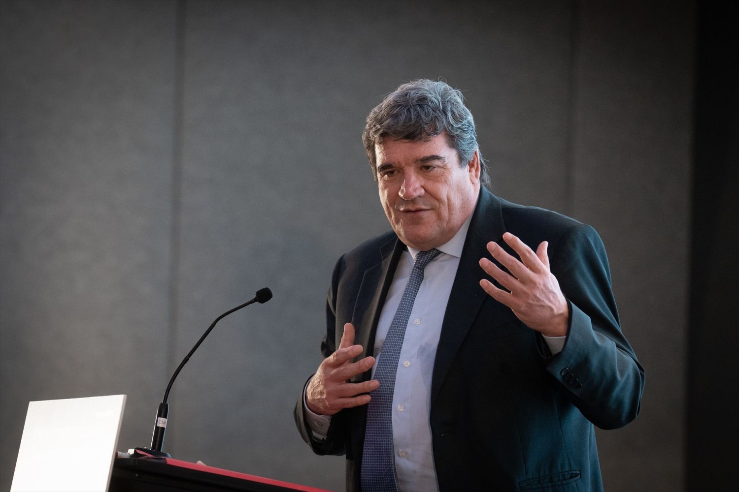 El ministro de Inclusión, Seguridad Social y Migración, José Luis Escrivá, introduce un desayuno informativo organizado por Executive Forum España de Barcelona