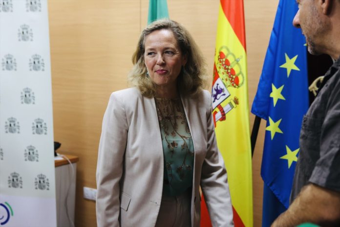 La vicepresidenta primera y ministra de Asuntos Económicos y Transformación Digital, Nadia Calviño, atiene a los medios de comunicación. En la subdelegación del Gobierno, a 12 de agosto del 2023 en Cádiz (Andalucía, España)