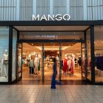 Mango se ‘arremanga’ con el personal para las rebajas y Navidad