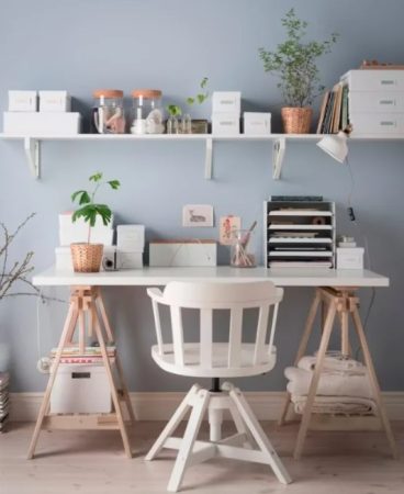 Consejo de Marie Kondo para una oficina ordenada: empleo de organizadores de escritorio móviles