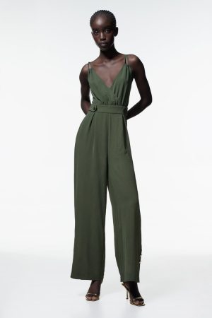 Zara has insanely comfortable jumpsuits just like Jennifer Lopez's 1 Merca2.es Zara jumpsuit 1 Merca2.es