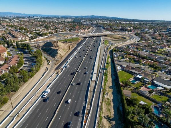La DGT saca a la luz los mayores excesos de velocidad que ha captado: las sanciones han sido históricas 36 Merca2.es OHLA autopista I-405