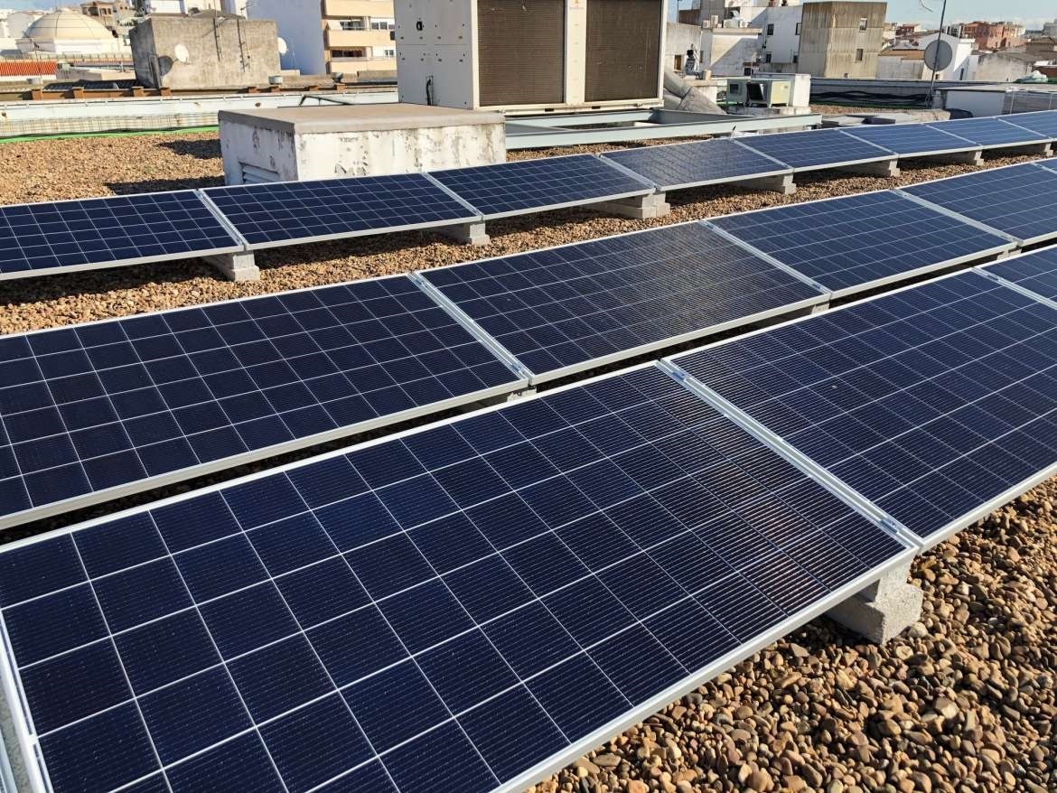 Naturgy lanza una ‘batería virtual’ que permite compensar las facturas de luz y gas con el sobrante del autoconsumo