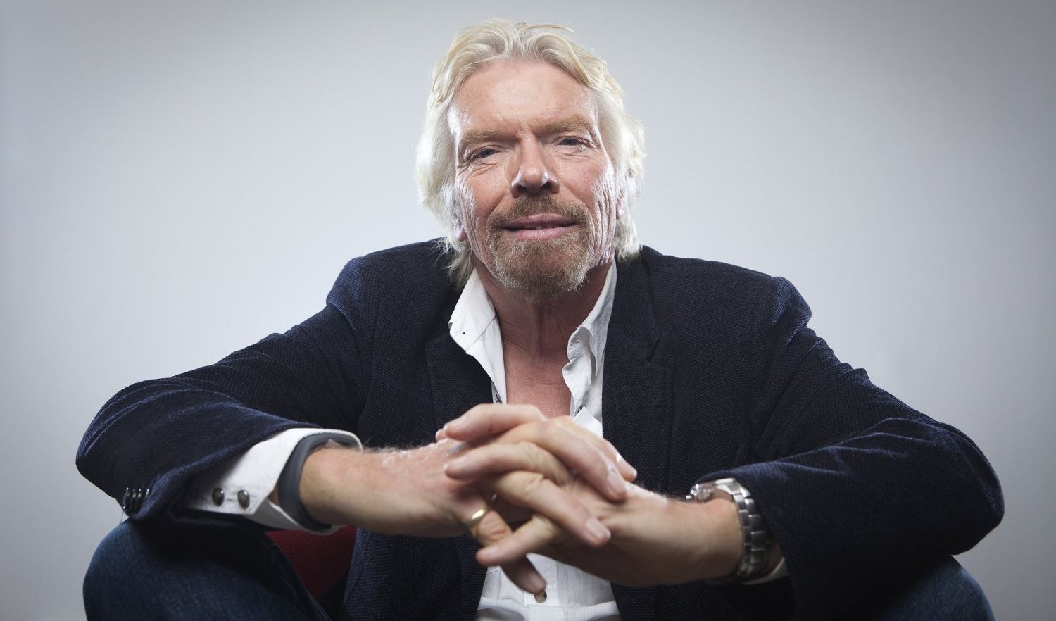 Cómo Richard Branson ha revolucionado múltiples industrias: el aventurero visionario