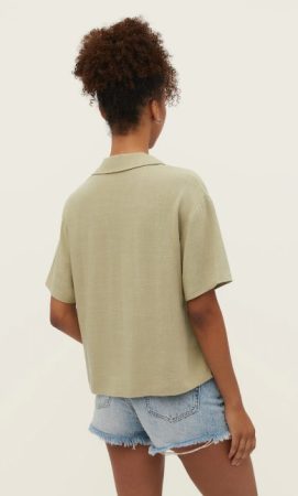 El diseño de la camisa llama la atención de todos