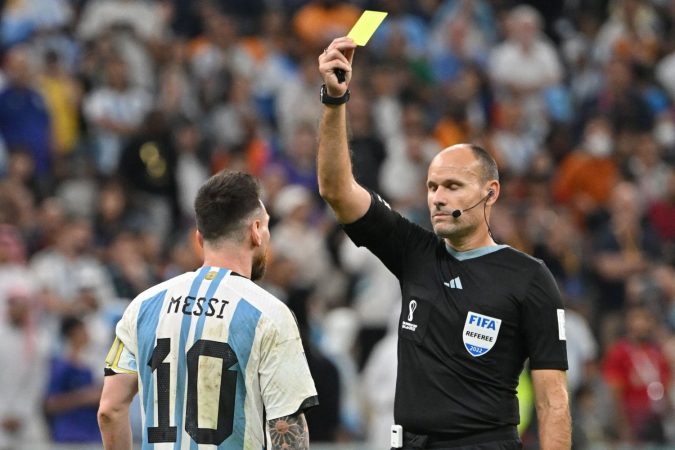 Tarjeta amarilla para Messi