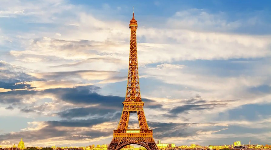 La Torre Eiffel crece 15 centímetros cada verano, descubre por qué
