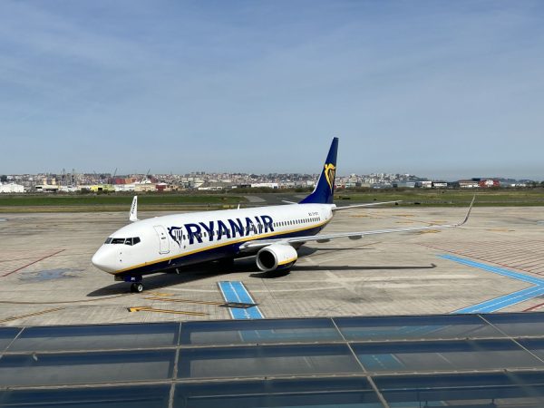 avion ryanair en tierra Merca2.es