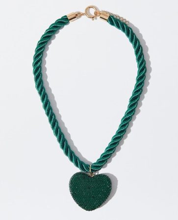 collar rizado verde con corazon