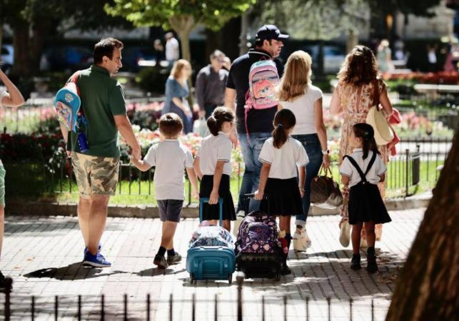 Estrategias de la OCU para aliviar los gastos escolares
