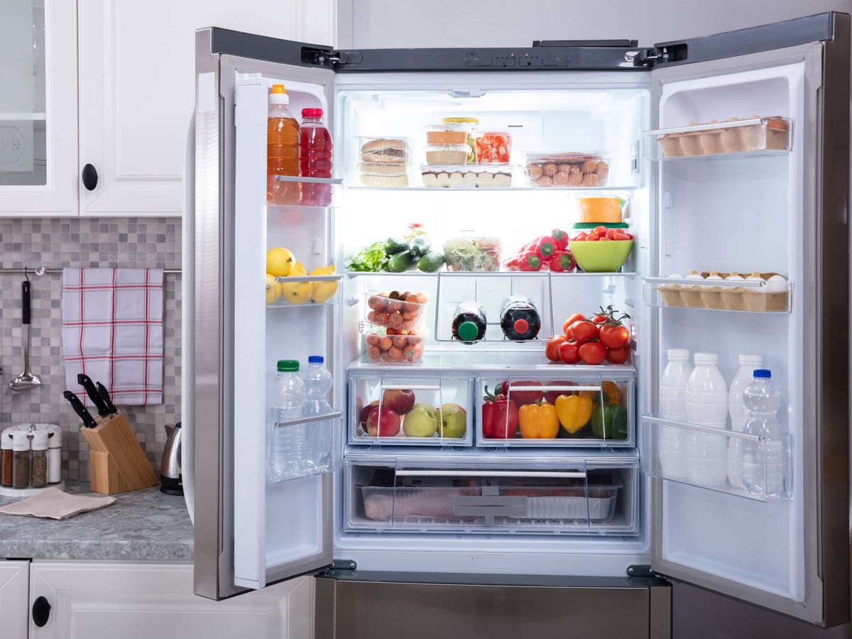 Así es cómo debes colocar alimentos y bebidas en tu nevera para su perfecta conservación