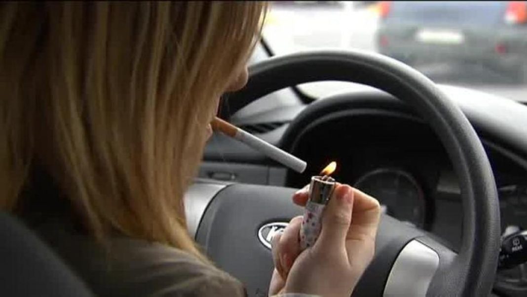 fumar al volante