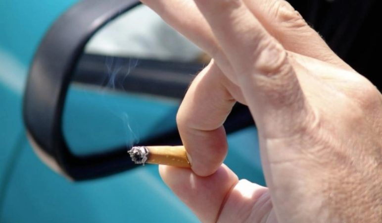 fumar al volante 6 Merca2.es