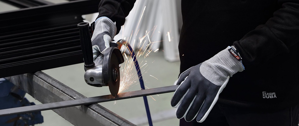 Guantes de trabajo para ambientes extremos: qué tener en cuenta