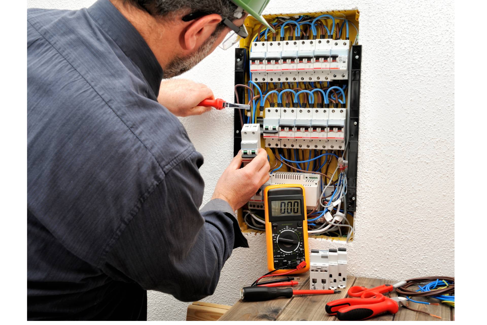Los interruptores Acti 9 ic40v de Cadenza Electric garantizan protección ante incidentes eléctricos