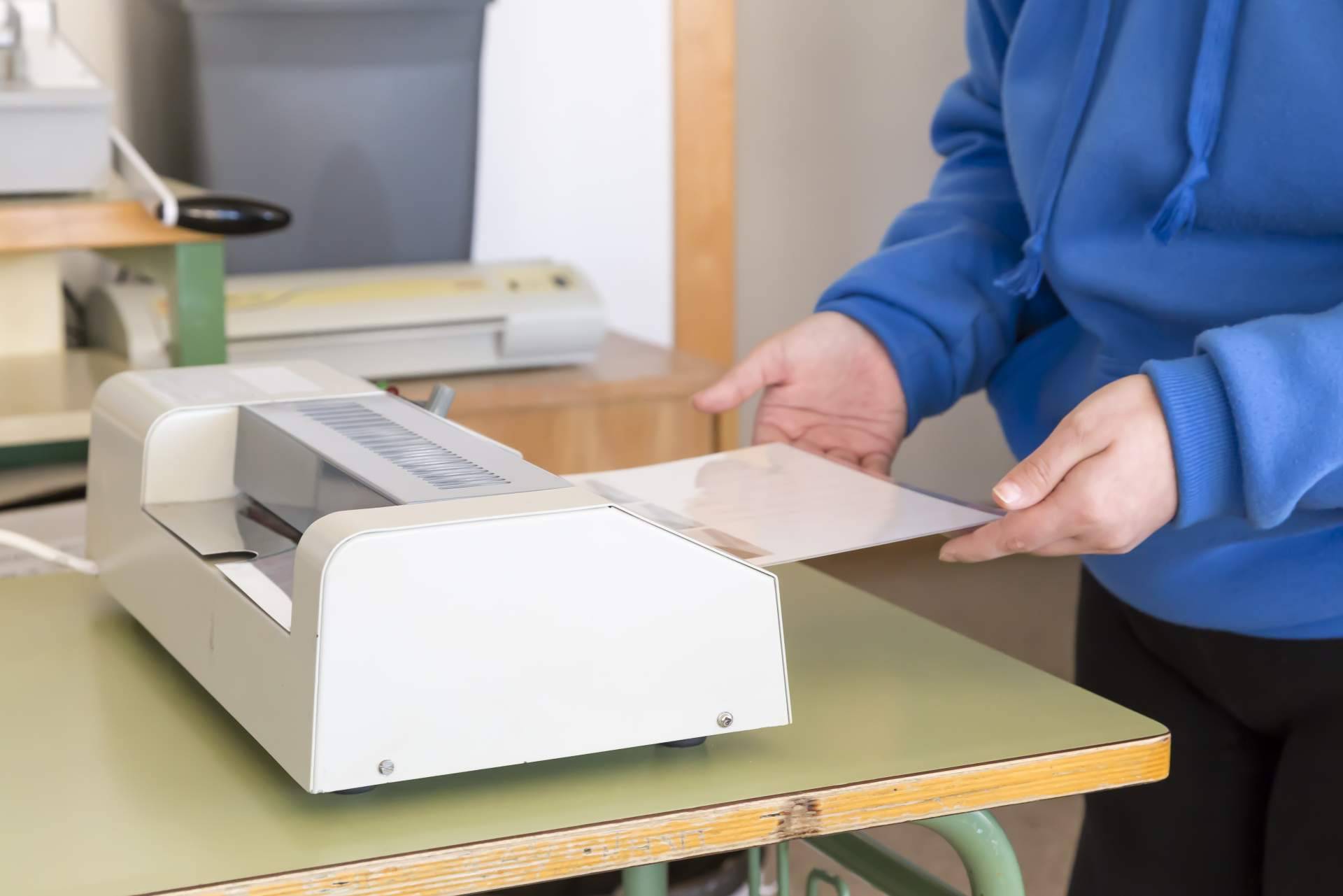 Proteger documentos con impresión y plastificación de calidad en Imprenta Digital Láser