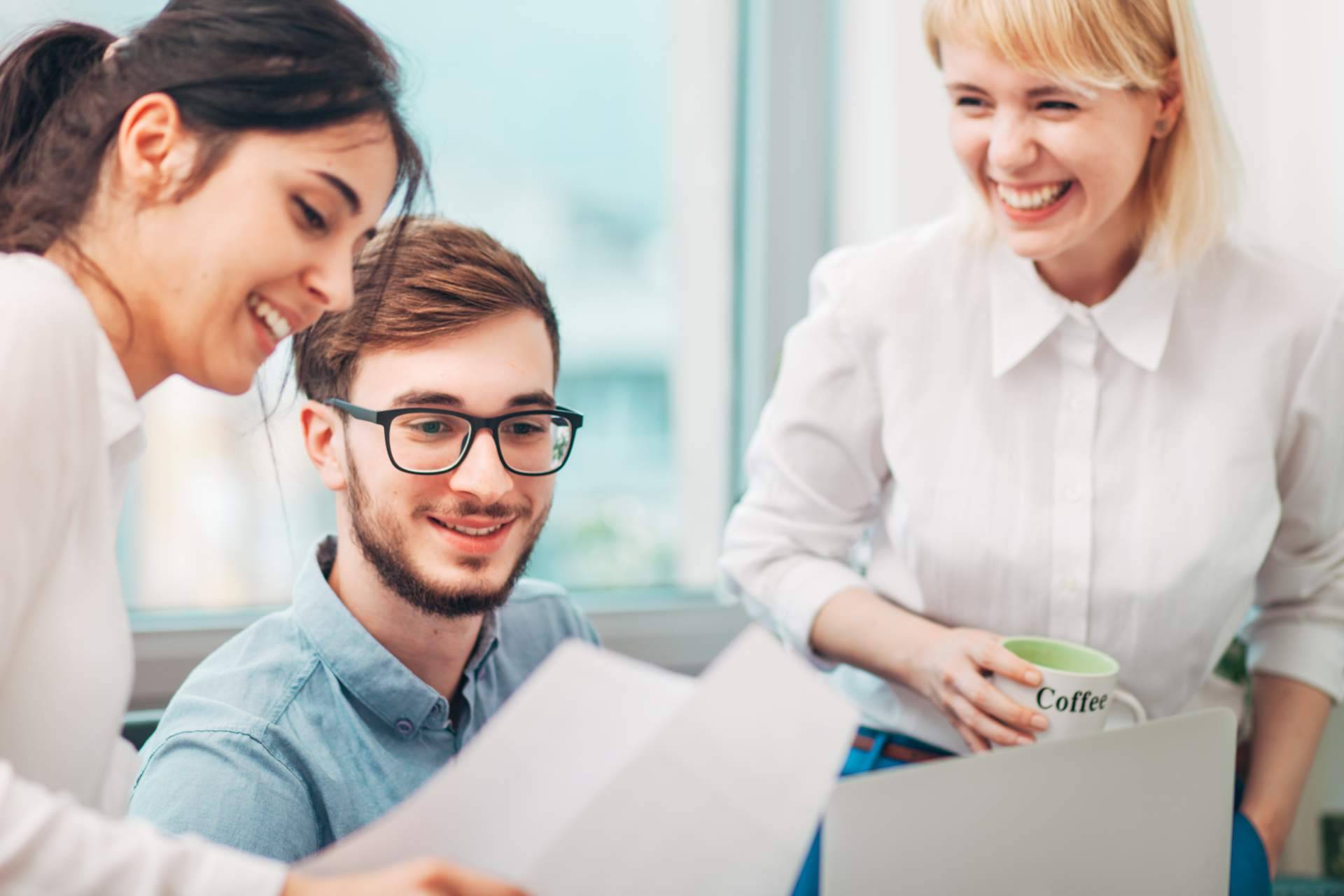 La plataforma que simplifica la búsqueda del talento joven para empresas es Becadvisor