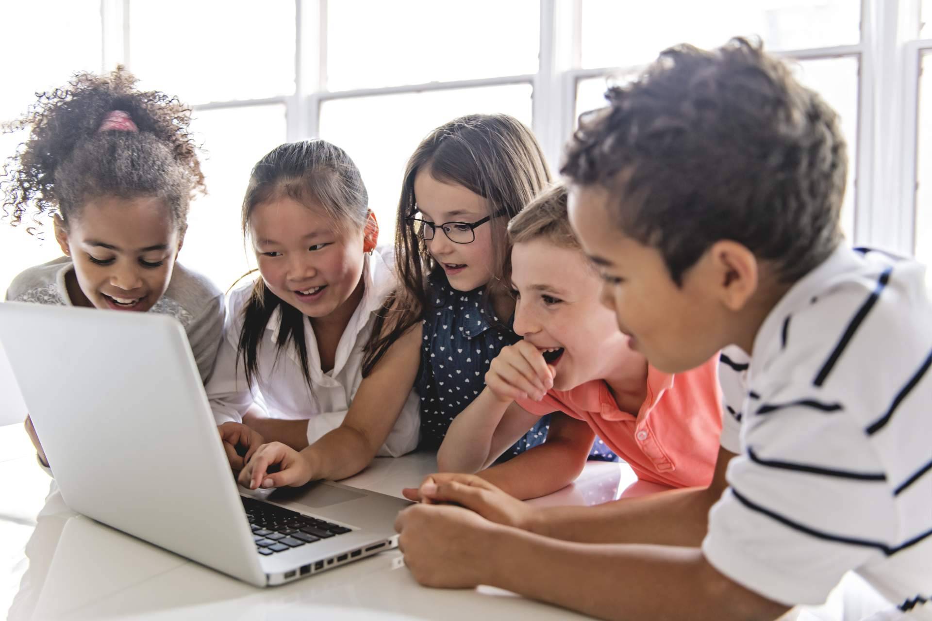 Material educativo gratuito en la página web Comecocos de papel