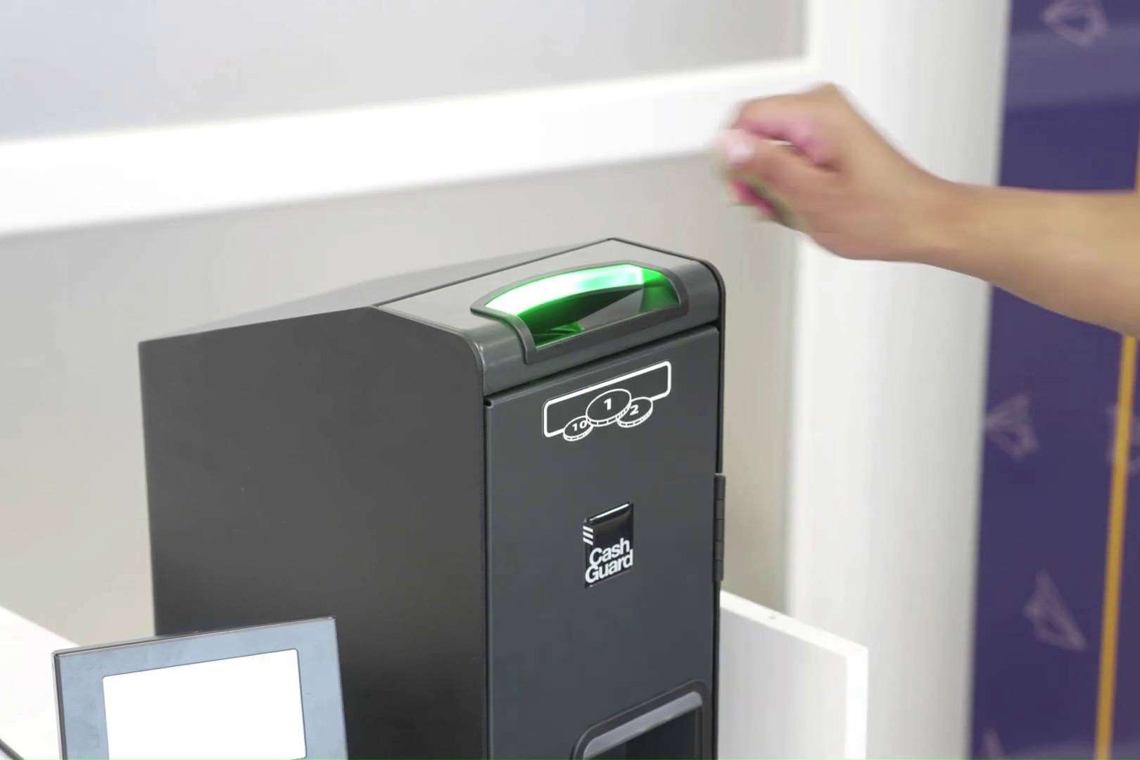 Conocer las características de la máquina de cobro automático de CashGuard Core
