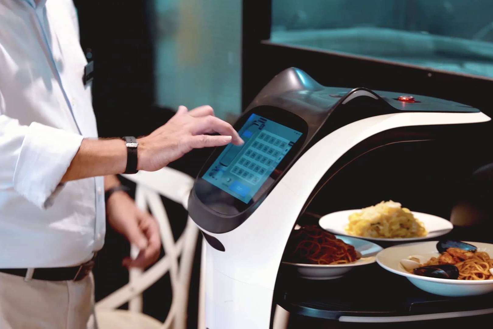Conocer las principales funciones del robot ayudante BellaBot