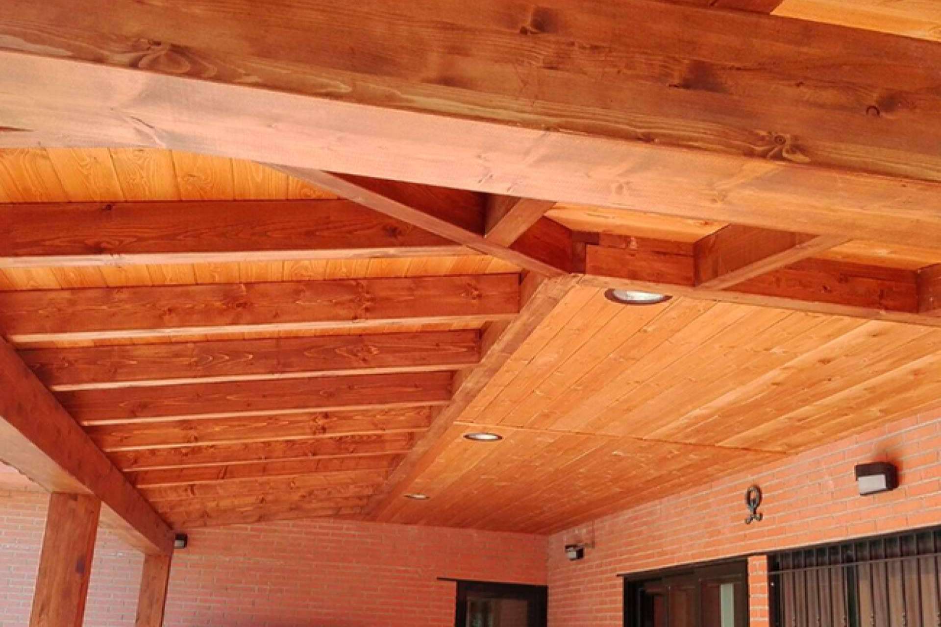 Corte de tableros, pérgolas de madera y porches de madera, en Semasa