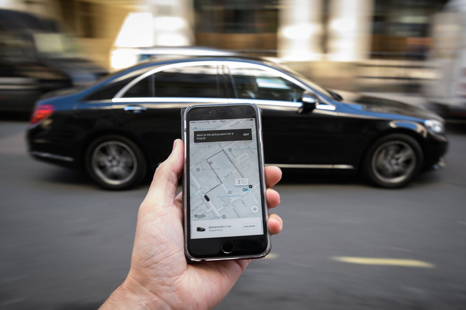 Uber se aprovecha de la cultura para limpiar su imagen en la EMT