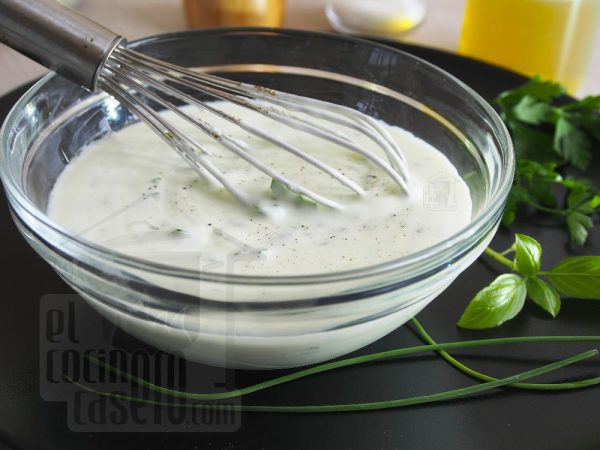 salsa de yogur a las finas hierbas paso 3 Merca2.es