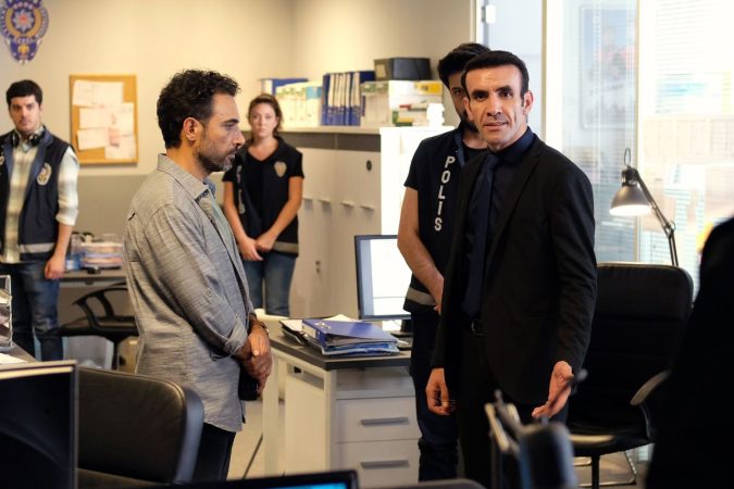 “Secretos de familia”: Yekta saca a la luz la relación entre Pars y Derya 2 Merca2.es secretos de familia capitulo 45 64d5ee1388c15 Merca2.es