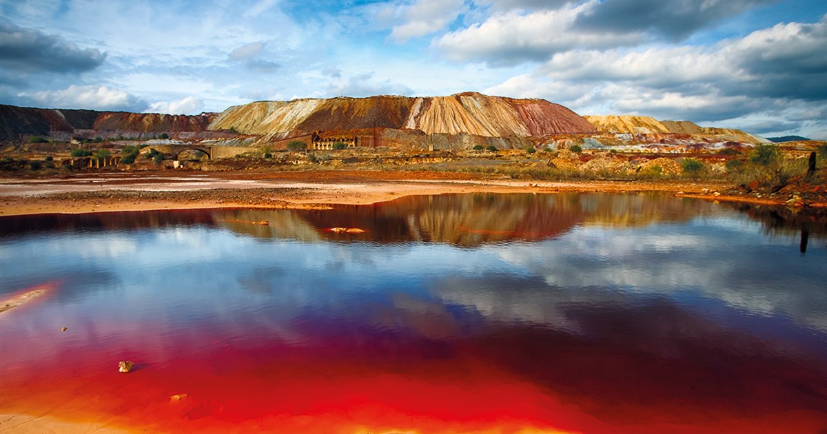 Los lagos de colores que puedes visitar en España y parecen sacados de una película de ciencia ficción