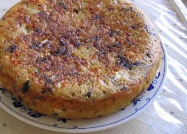 Preparación de tortilla de berenjenas