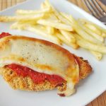 La receta definitiva de pollo a la parmesana: Un placer italiano en tu propia cocina