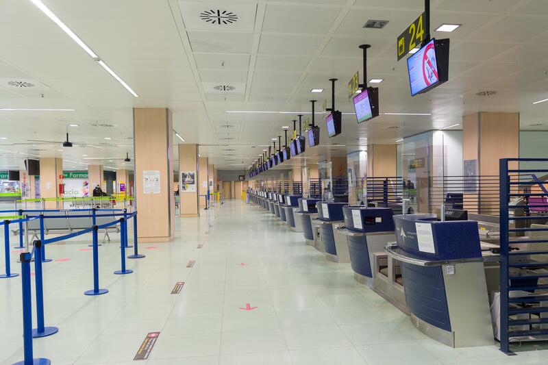 El bloqueo de pista en Aeropuerto de Ibiza deja 21 llegadas y 23 salidas canceladas, hasta las 23.00 horas