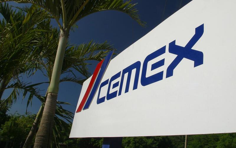 Cemex mantiene negociaciones con los bancos para refinanciar su deuda de más de 2.800 millones de euros