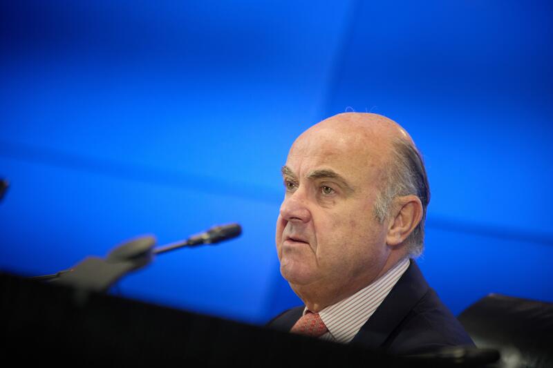 Guindos (BCE) hace de escudo de Lagarde y defiende los tipos altos para reducir la inflación