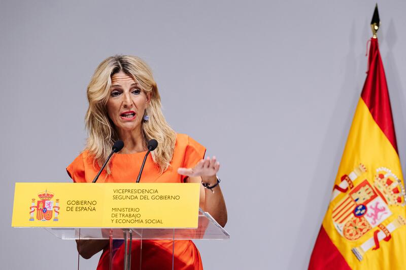 Díaz asegura que la reforma laboral aprobada en Grecia representa «el camino de la involución»