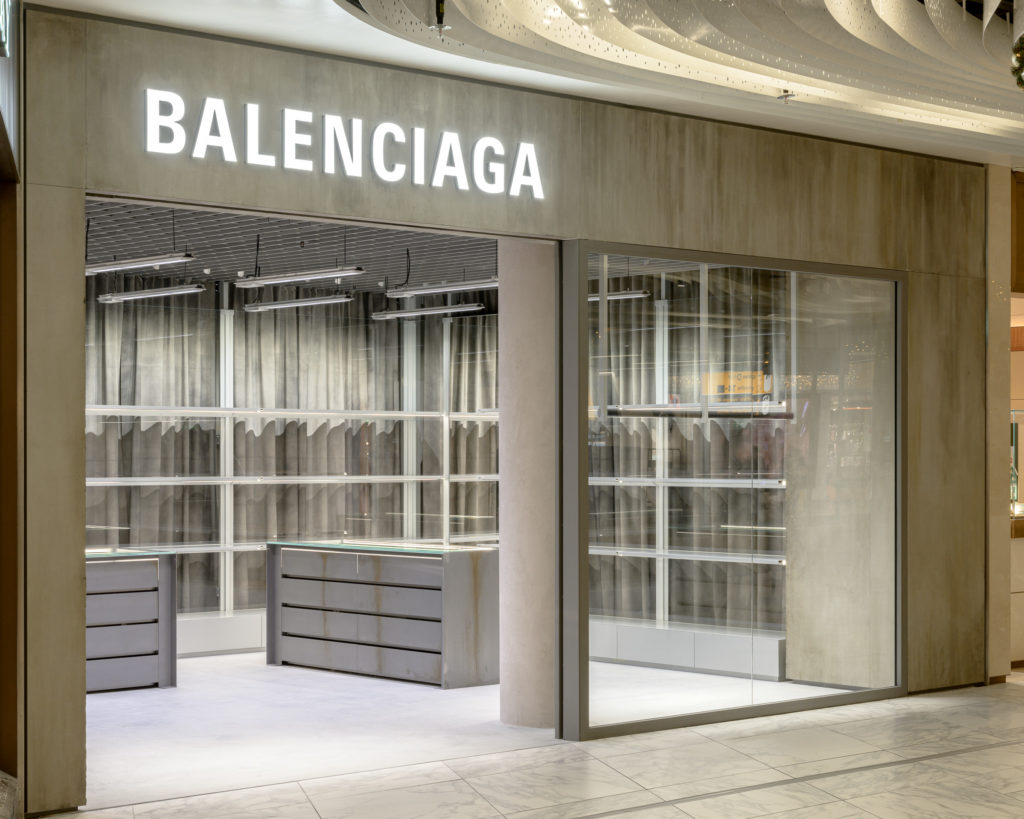 Balenciaga desluce el lujo con las compras de segunda mano