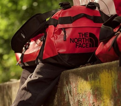 Bolsa con el logo de The North Face.