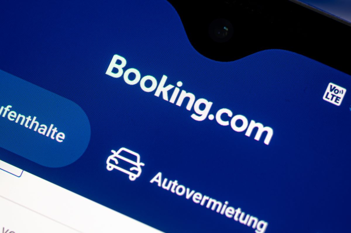 Bruselas impone a Booking las reglas más estrictas antimonopolio para plataformas digitales