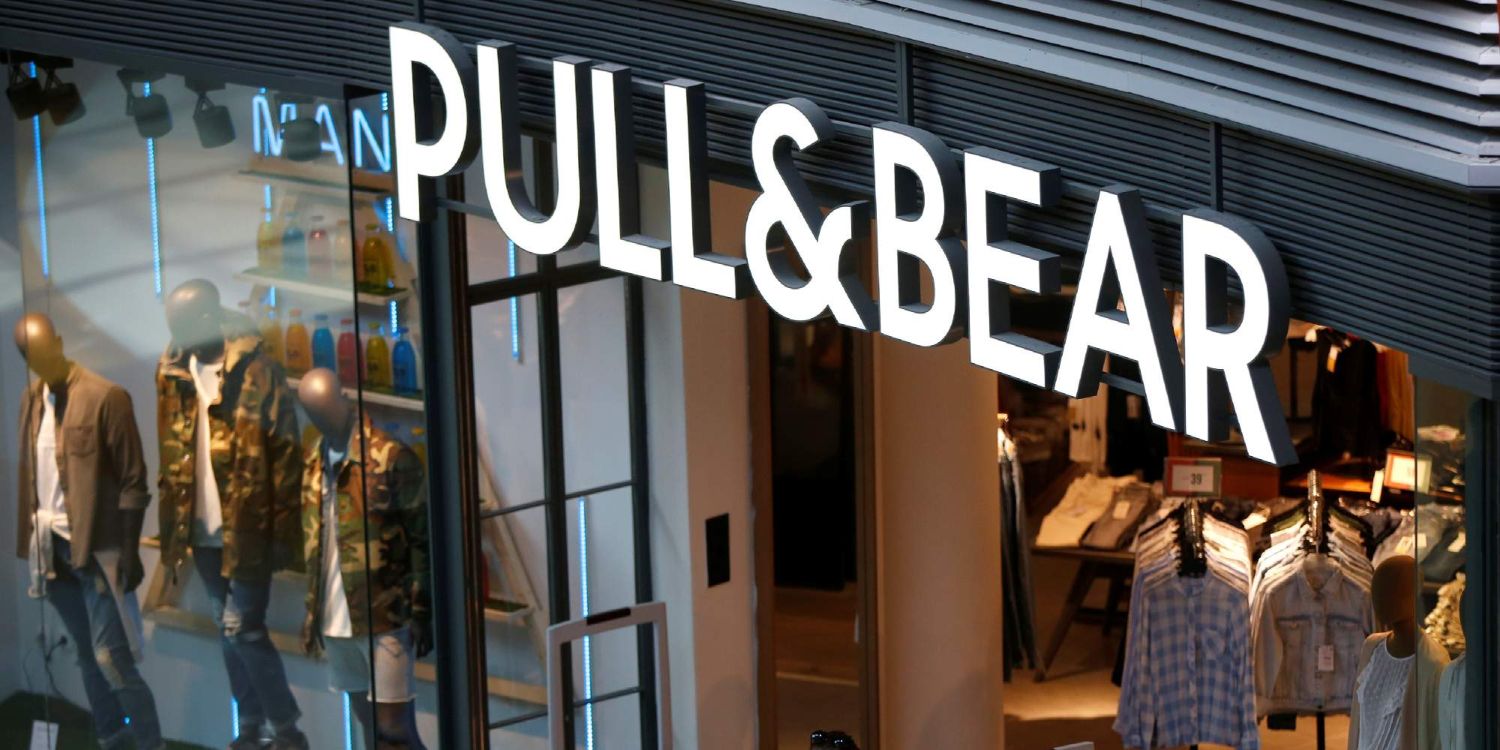 Pull&Bear se prepara para el otoño con esta parka encerada larga tipo Barbor