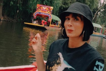 Aitana pone de moda los vaqueros anchos de Mango