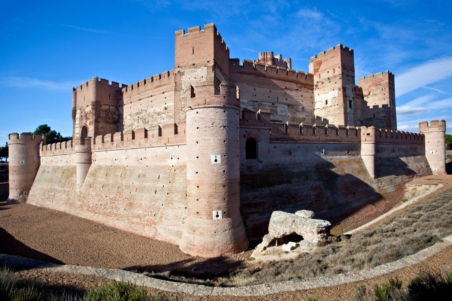 Castillo de la Mota: conoce la fortaleza más oculta de España