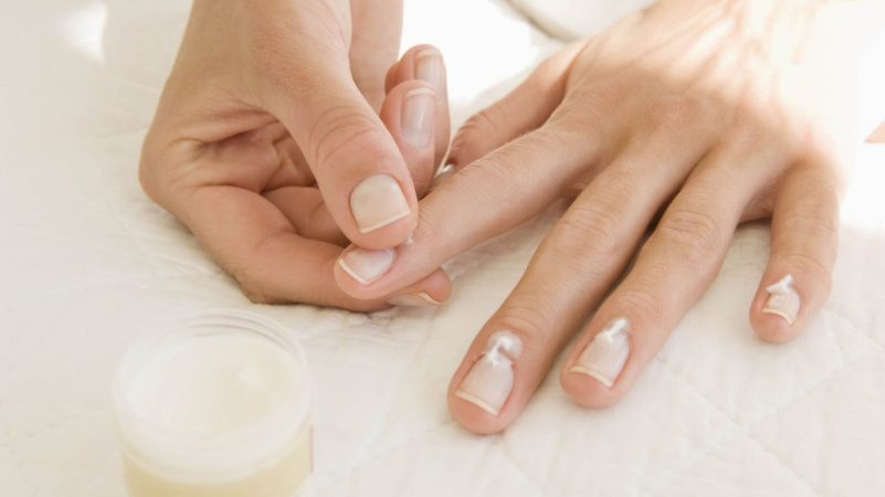 Si quieres presumir de uñas fuertes y sanas, sólo tienes que hacer esto 2 Merca2.es Cuticulas e1653378843713 Merca2.es